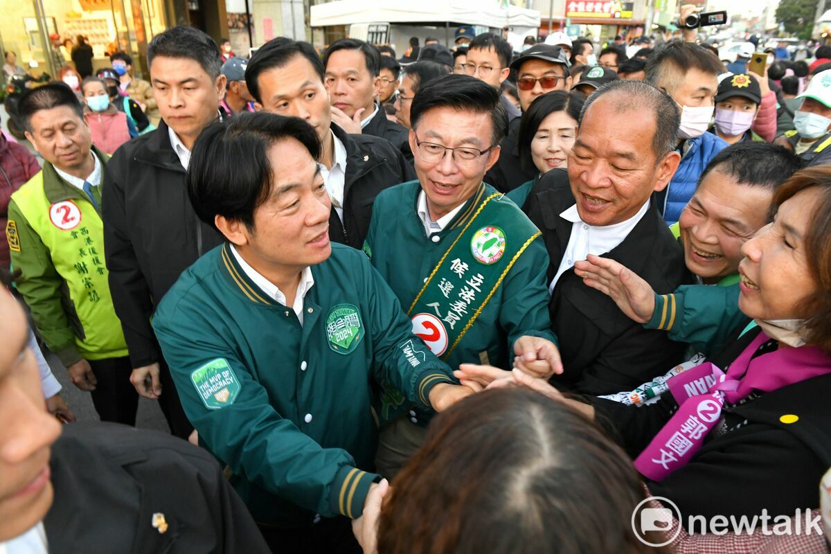 民進黨總統候選人賴清德特赴台南為立委郭國文站台，甚至趕攤從麻豆跑到佳里拚「雙拼」，麻豆場找來前農業部長陳吉仲力挺，人潮滿出至周圍路邊；佳里則有民不分區候選人王義川加持，爆場超過3000名鄉親力挺。 圖：郭國文競選總部提供