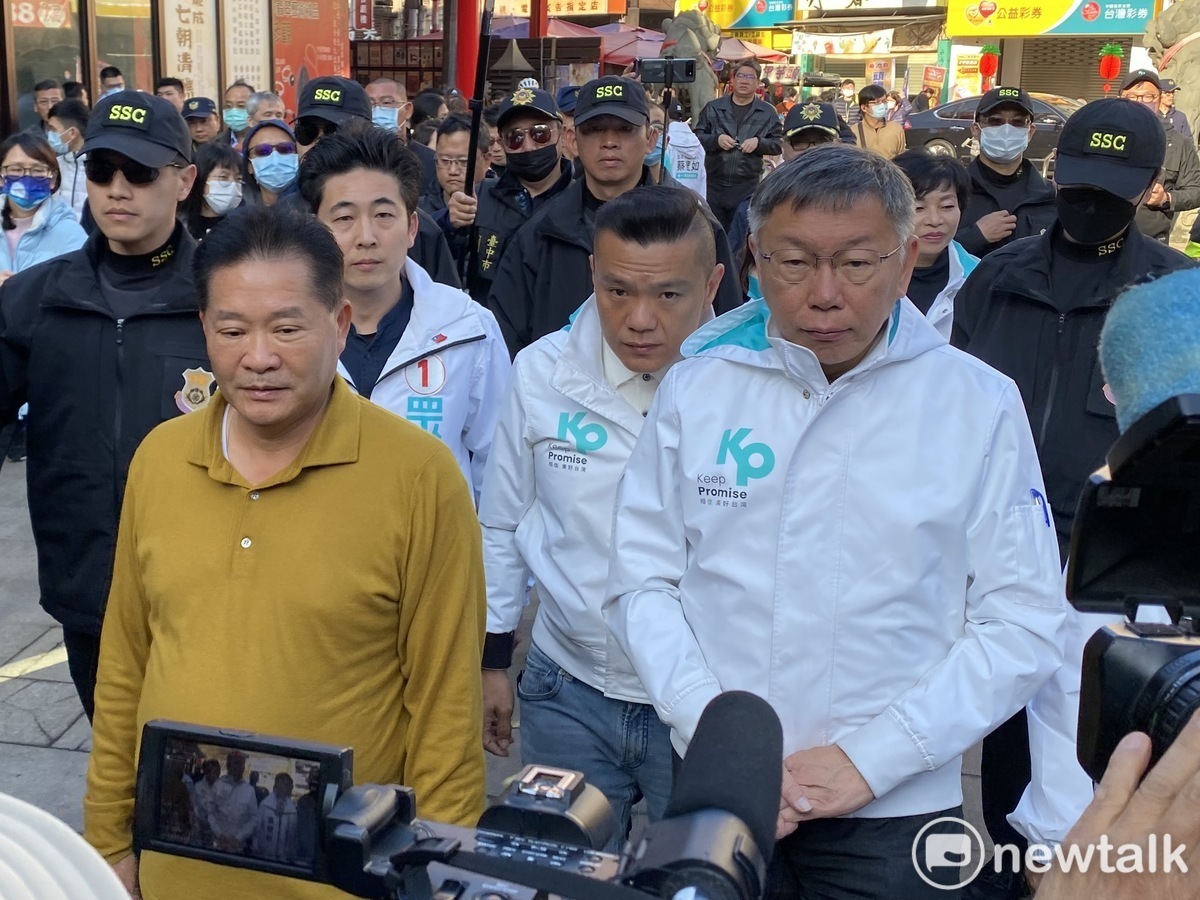民眾黨總統候選人柯文哲今赴大甲鎮瀾宮參拜。 圖：周煊惠 / 攝