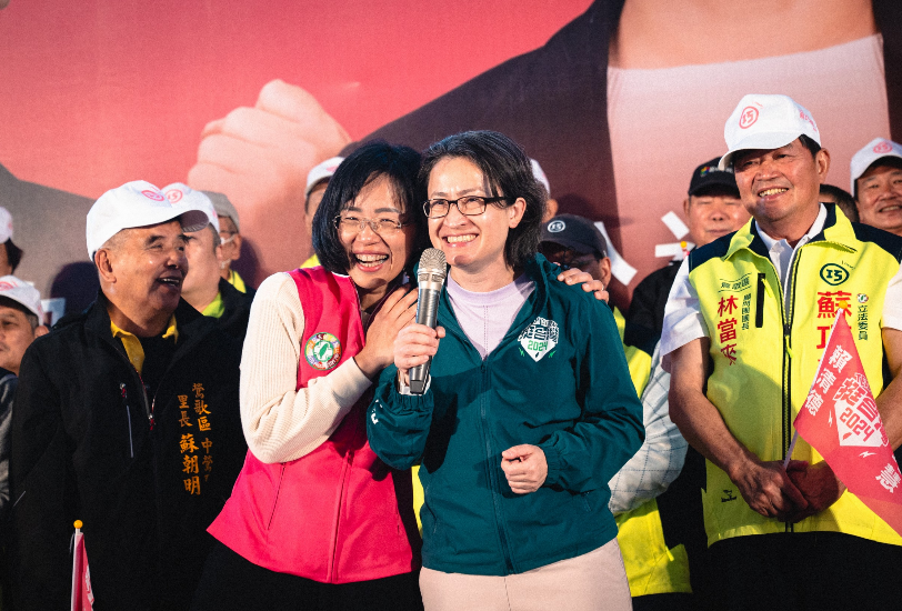 蕭美琴赴鶯歌力挺蘇巧慧。 圖：賴清德競總提供