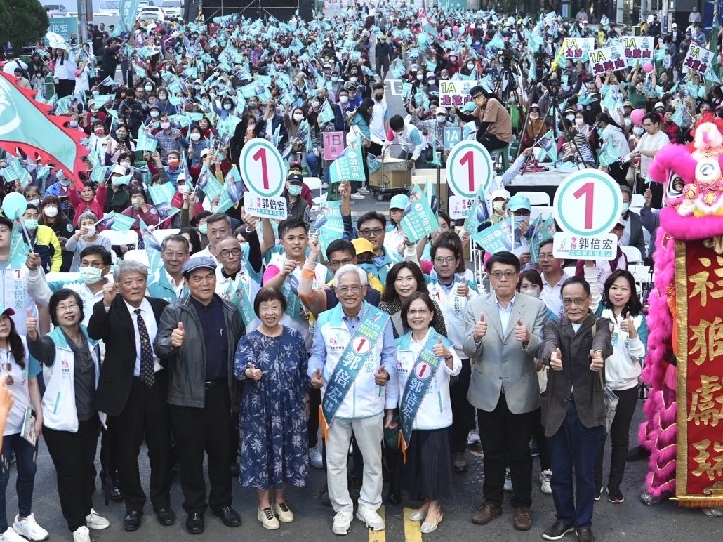 郭倍宏勝選歡樂派對全場湧進破萬支持者。 圖：郭倍宏競總/提供