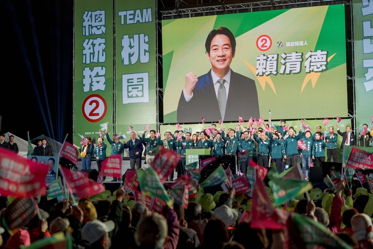 賴清德把握選前最後一個周六，晚間趕赴桃園造勢，現場湧入超過10萬人。 圖：賴清德競總提供