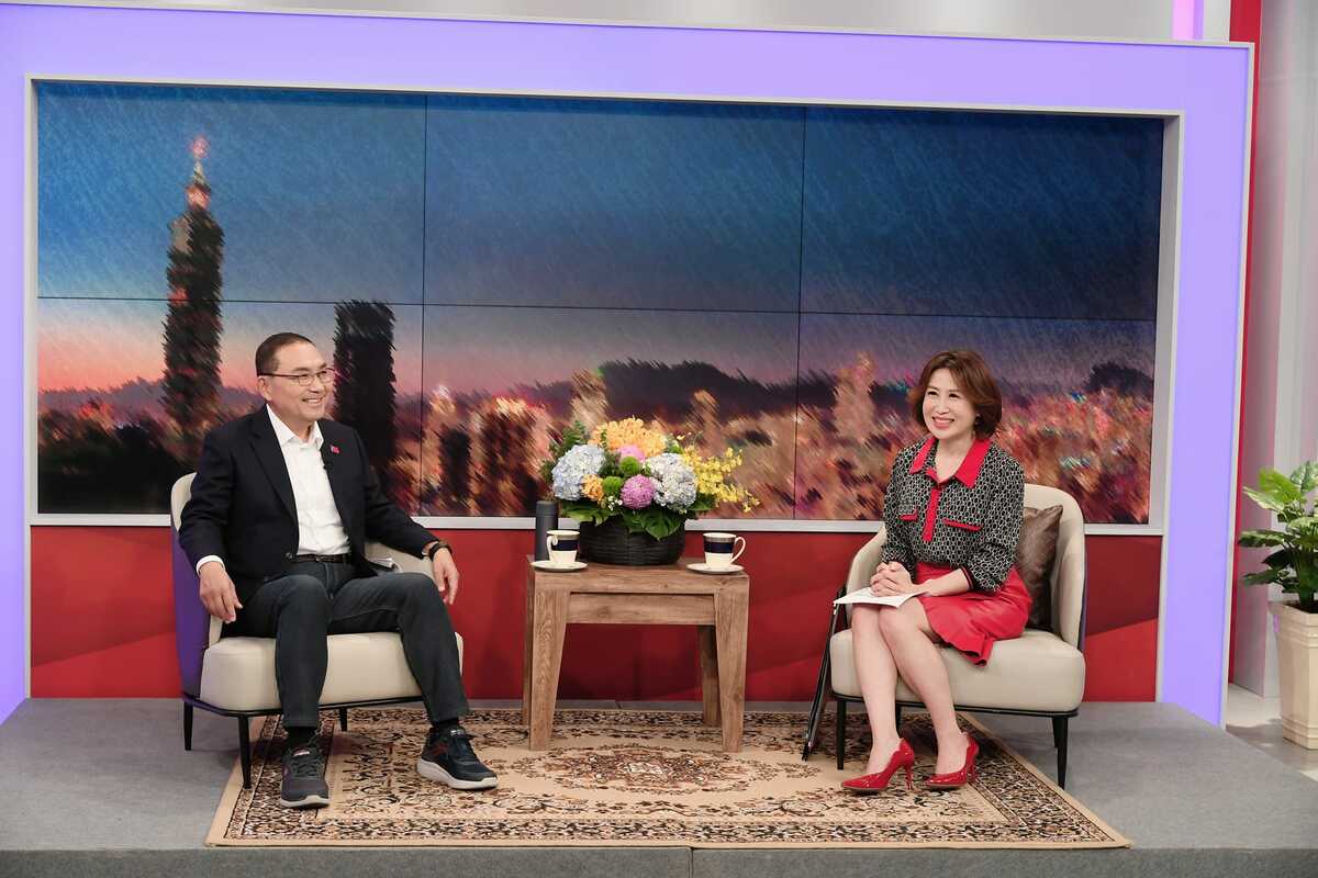 國民黨總統候選人侯友宜接受三立新聞《2024總統戰》主持人陳斐娟專訪，節目今晚播出。 圖：翻攝自阿娟的FreeStyle 主持人陳斐娟