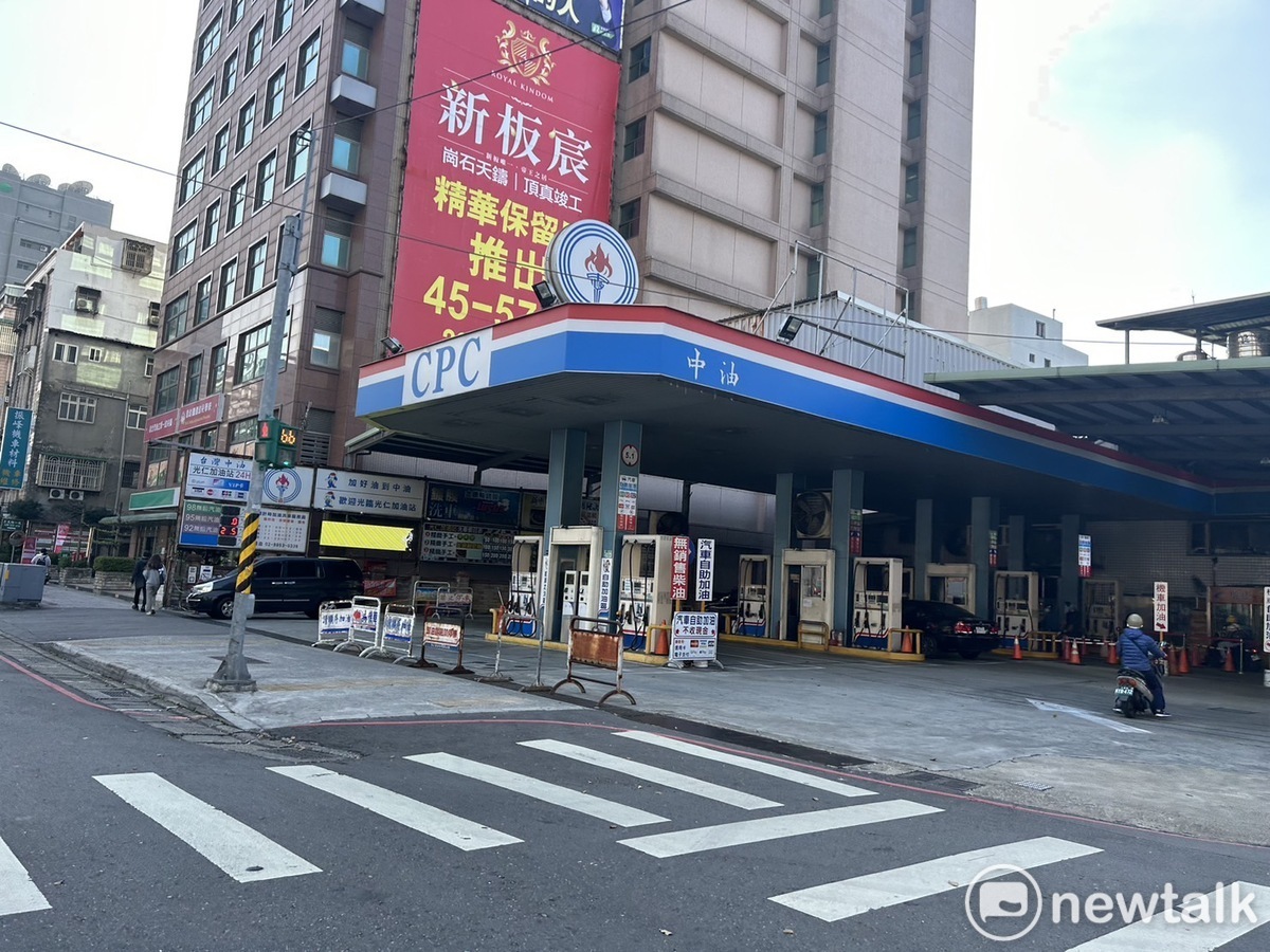 明(18)日凌晨零時起，汽油價格調漲0.2元、柴油調漲0.3元。 圖：林岑韋／攝
