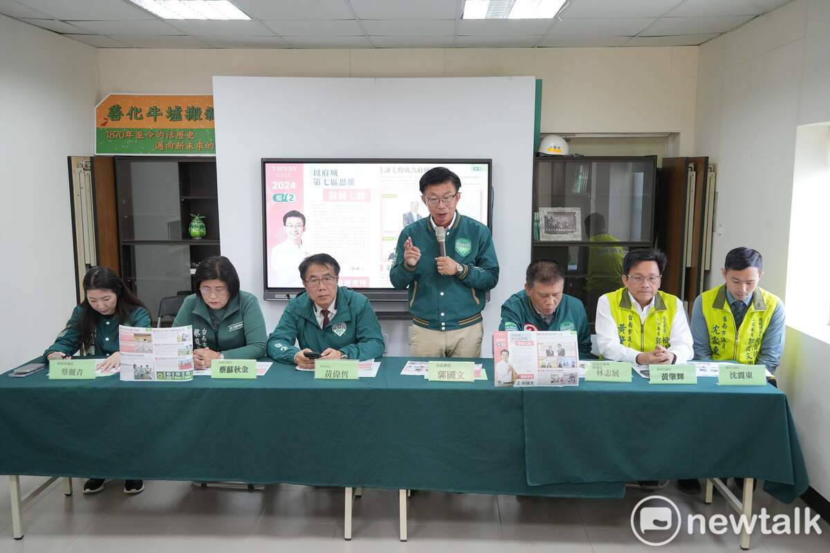台南市長黃偉哲以七股人的身份，與立委郭國文、台南市議會副議長林志展、市議員蔡蘇秋金、蔡麗青、黃肇輝、沈震東一同發布郭國文的七股區文宣。 圖：黃博郎／攝