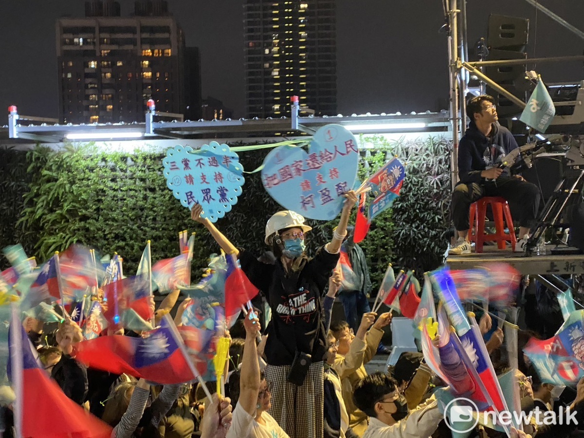 民眾黨總統候選人柯文哲今（7）晚於鼓山區神農路封路舉辦Team KP召集令大型造勢活動。 圖：周煊惠/攝