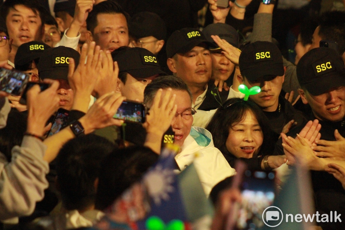 民眾黨總統候選人柯文哲今晚於高雄造勢。 圖：周煊惠 / 攝