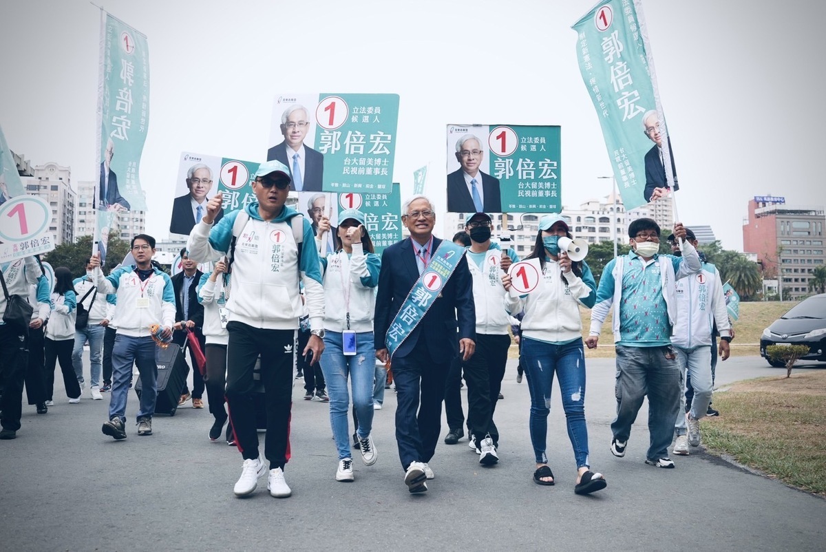 郭倍宏在臉書提出看法，呼籲忠誠度極高的柯粉可以只投總統票，放棄立委選票。 圖／郭倍宏臉書