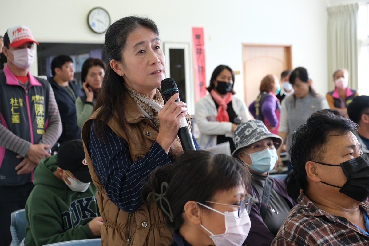 原住民族委員會主委夷將‧拔路兒Icyang‧Parod今（8）日在花蓮縣主持「價購台糖土地座談會」，台糖土地承租戶提問。 圖：取自原住民族委員會官網