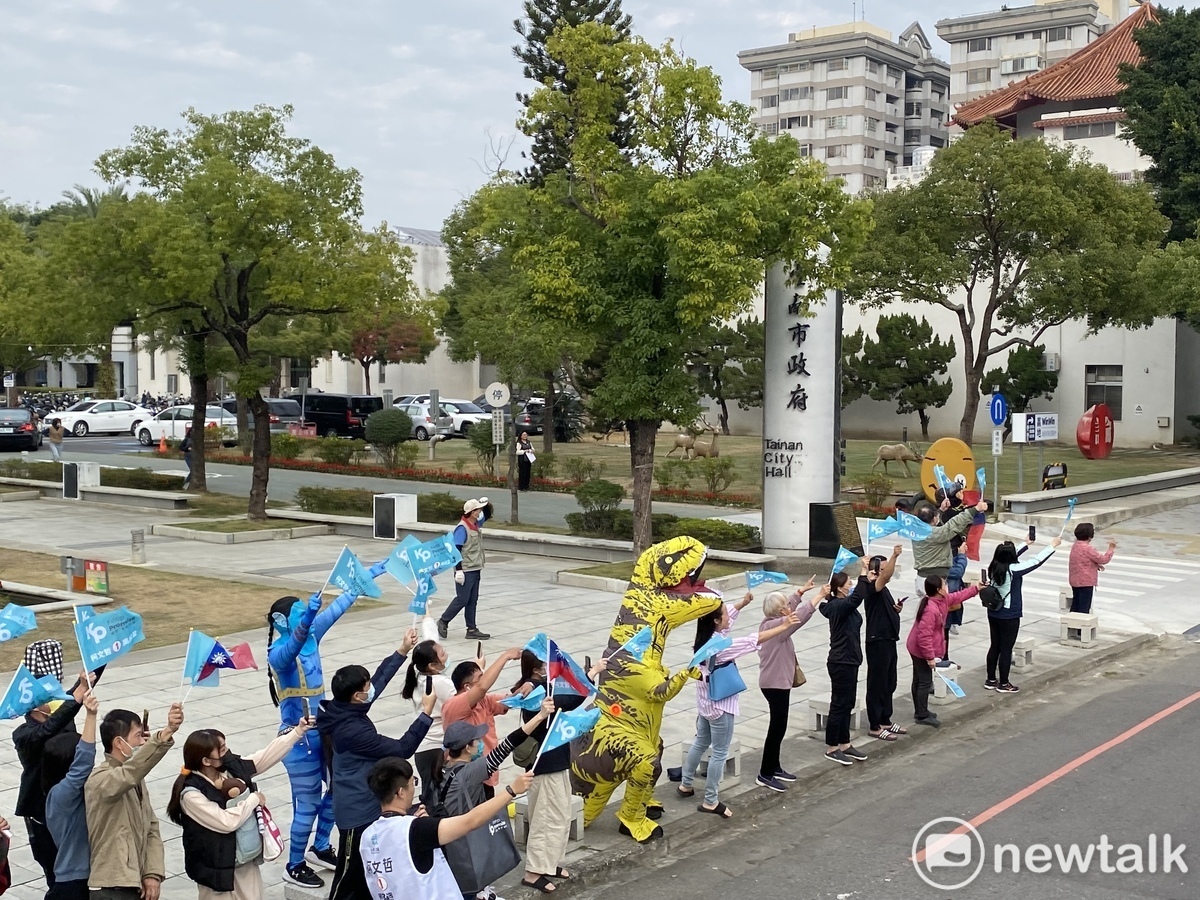 民眾黨總統候選人柯文哲車掃。 圖：周煊惠 / 攝