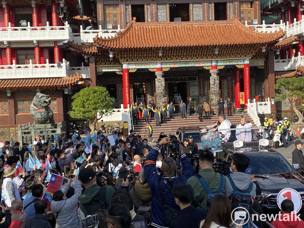 民眾黨總統候選人柯文哲在台南進行車掃。 圖：周煊惠 / 攝