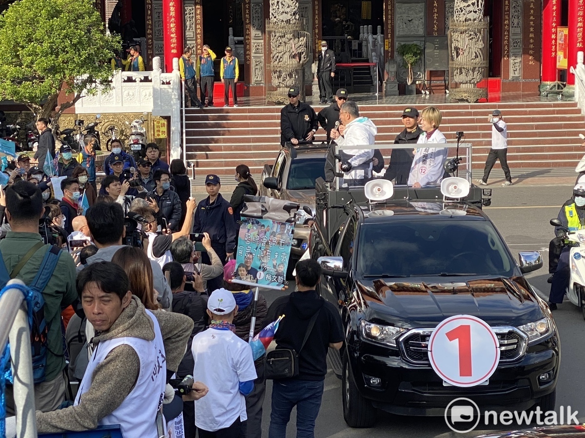 民眾黨總統候選人柯文哲在台南進行車掃。 圖：周煊惠 / 攝