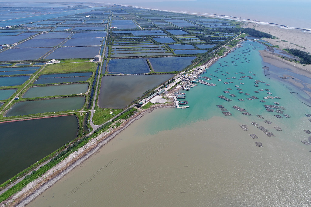 文蛤養殖地台南七股因日照優勢被廣泛拿來利用，更有1成多面積被設置光電案場，因此被當地居民擔心光電影響生計。（圖為七股地區養殖場） 圖：台南環境教育資訊網（資料照）
