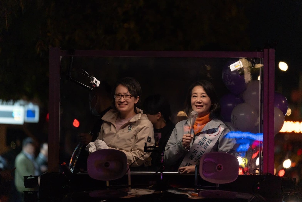 蕭美琴回到北投陪同吳思瑤車隊掃街。 圖：翻攝自吳思瑤臉書