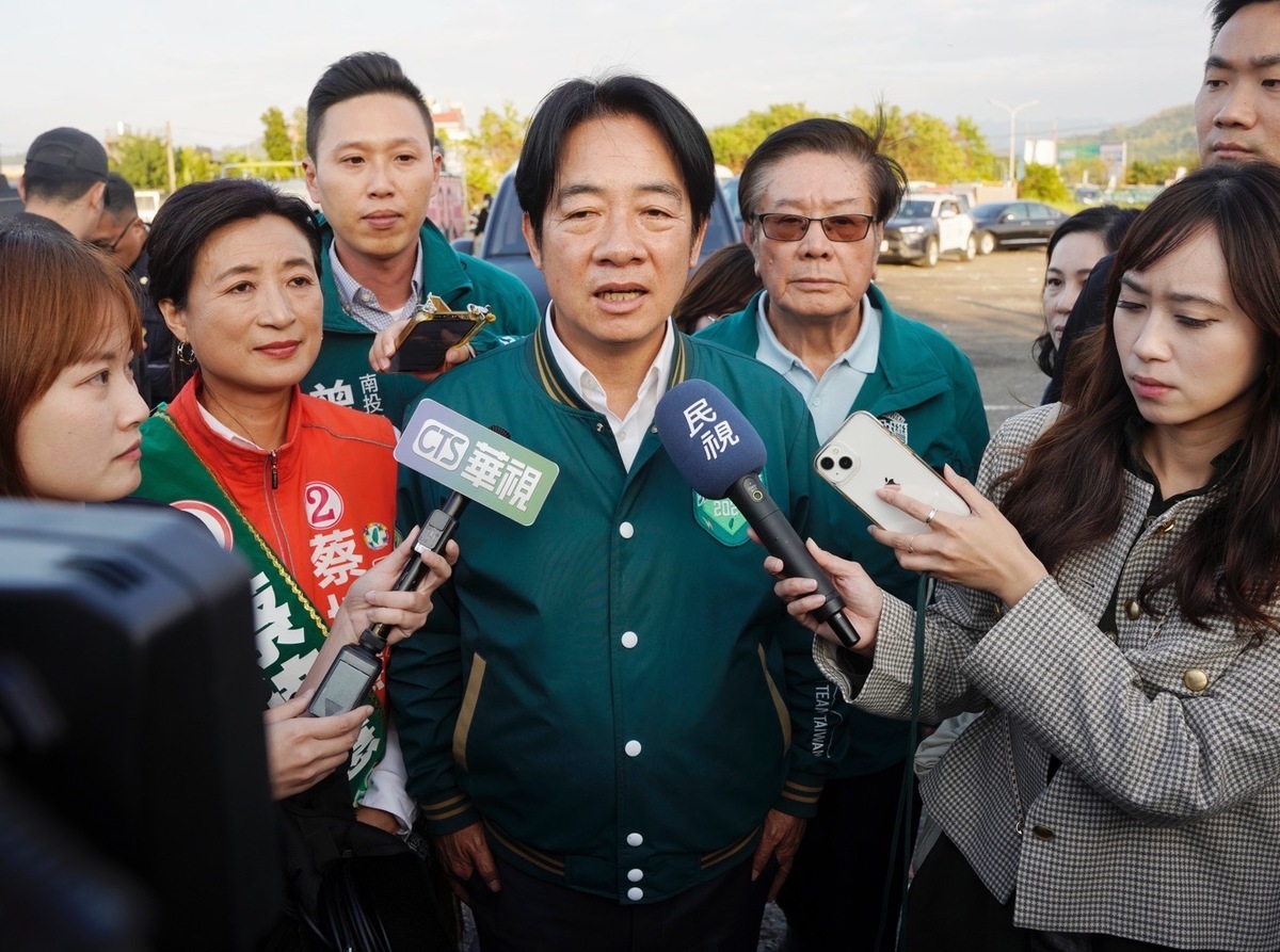 副總統賴清德9日就國防部警報回應媒體訪問 圖：張良一/攝
