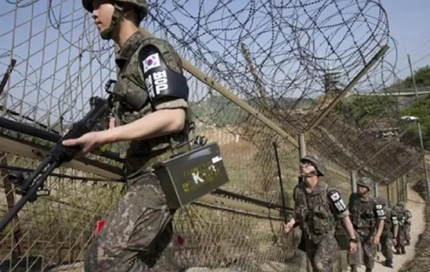 南韓軍隊在北緯38度線邊界巡邏。 圖：翻攝自真知見