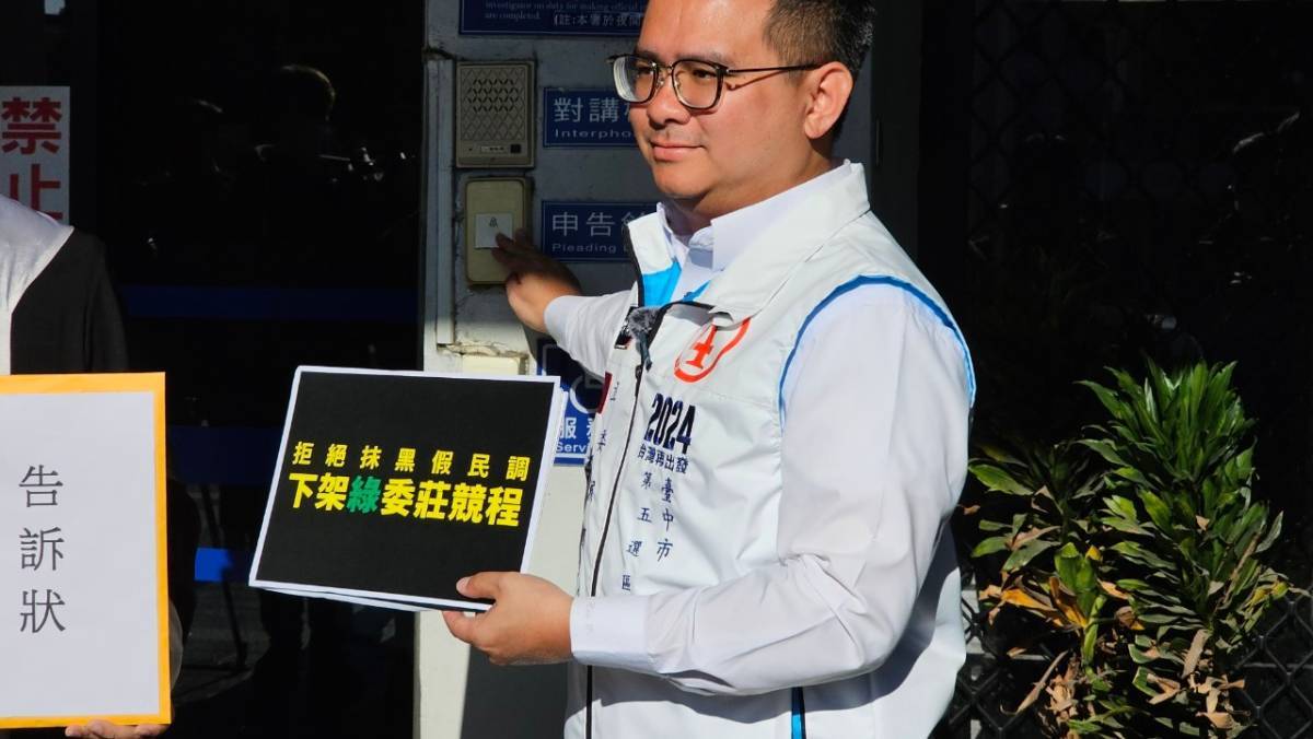 黃健豪到台中地檢署按鈴控告對手莊競程。 黃健豪競總/提供