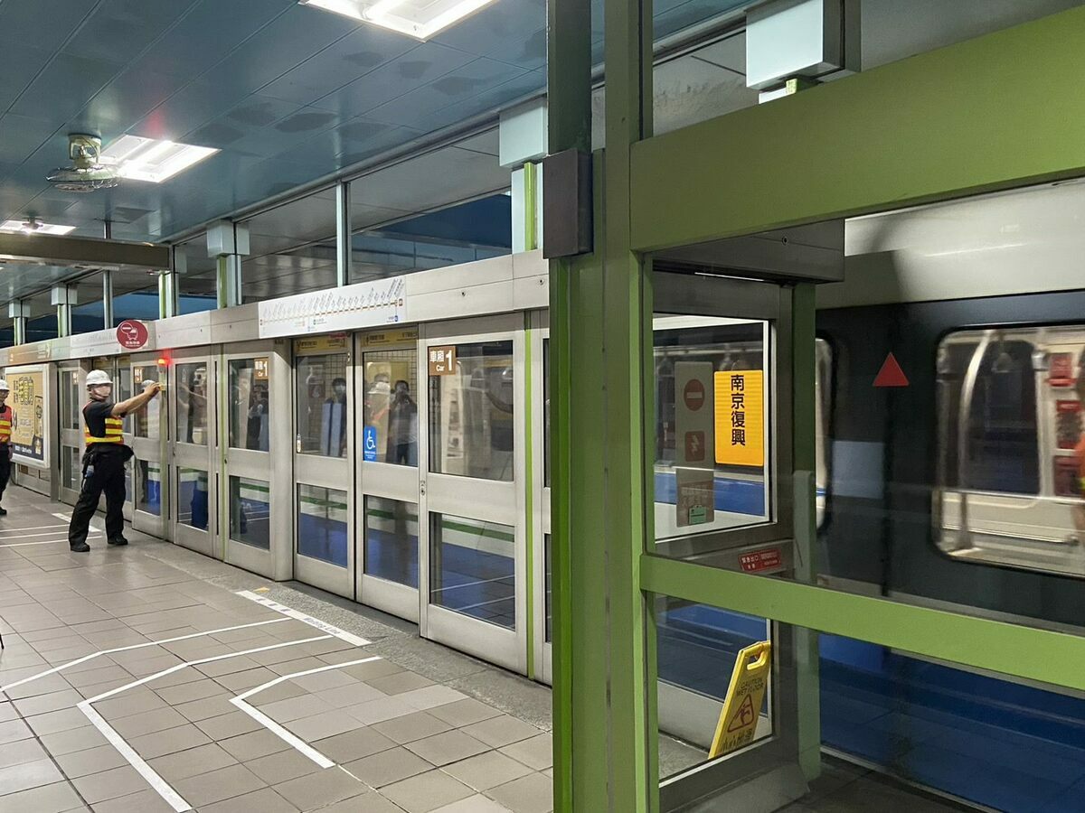 今(31)日上午，台北捷運文湖線發生列車過站不停事件，影響約40名旅客。 圖：翻攝自台北大眾捷運股份有限公司官網(資料照)