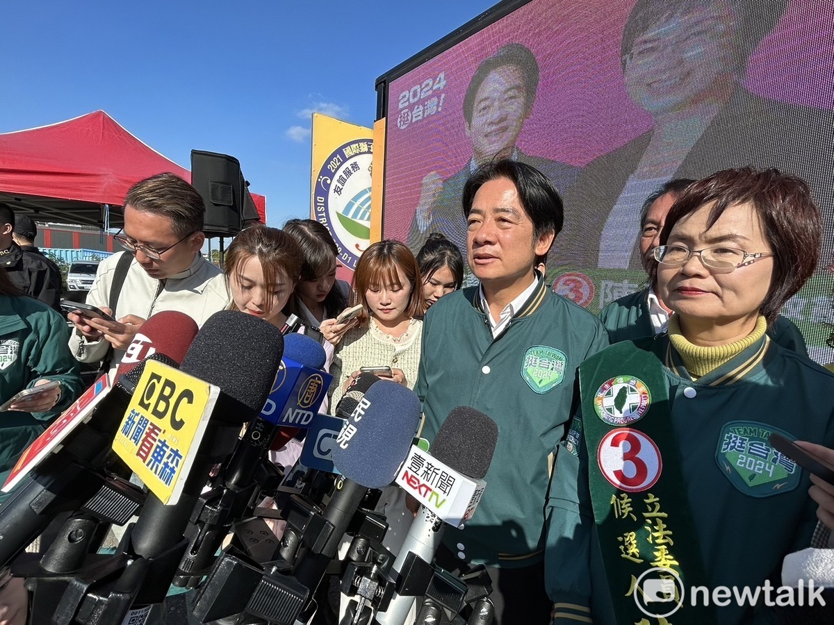 賴清德今日啟動車隊掃街前，在員林出發前接受媒體提問。 圖：黃宣尹攝