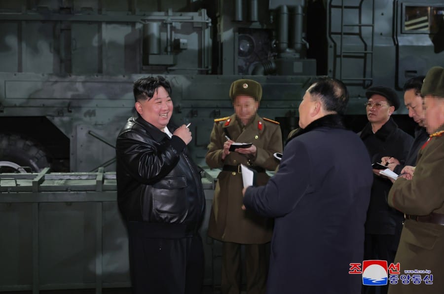 金正恩稱，現在是時候將南韓定義為「對北韓最敵視的國家」，因為它長期採取對抗性行動試圖顛覆其社會制度。 圖：取自北韓官媒《朝中社》