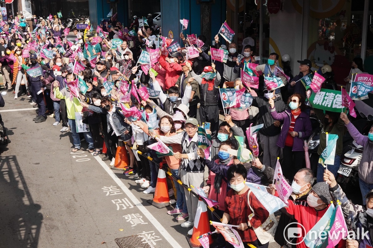 支持者站滿路旁為賴加油打氣。 圖：張良一/攝