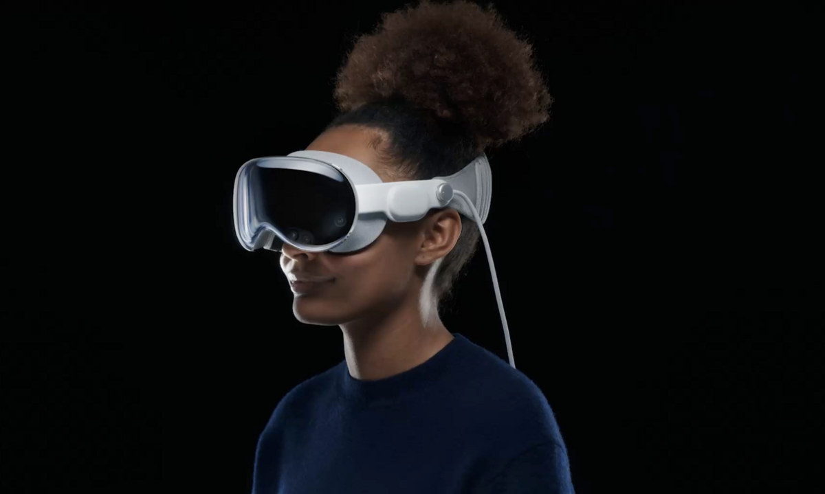 蘋果 Vision Pro 12 月登台，售價 119,900 元起，結合 AR、VR、MR 技術，強調高效能與台灣應用整合，備受期待。 圖：取自蘋果官網