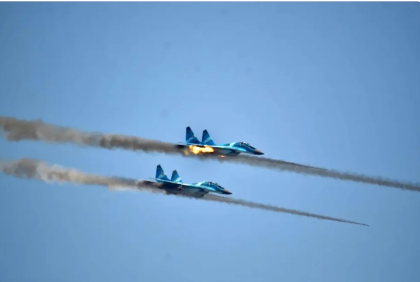 緬甸戰機攻擊反叛軍武力。 圖 : 翻攝自唐駁虎