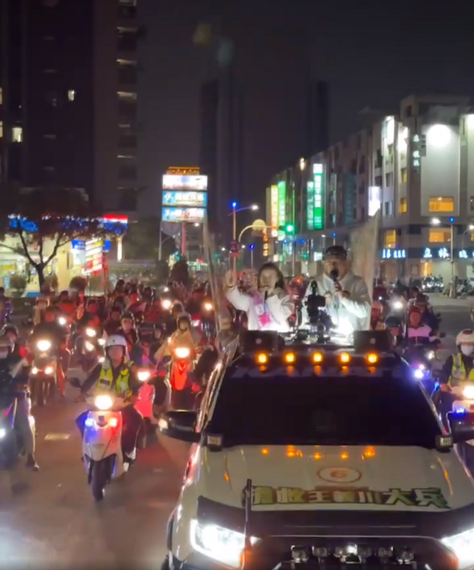 王義川喊話高雄人阻擋韓國瑜當立法院長，不然高雄罷免火大喔？ 圖：擷自搶救王義川大兵臉書直播。