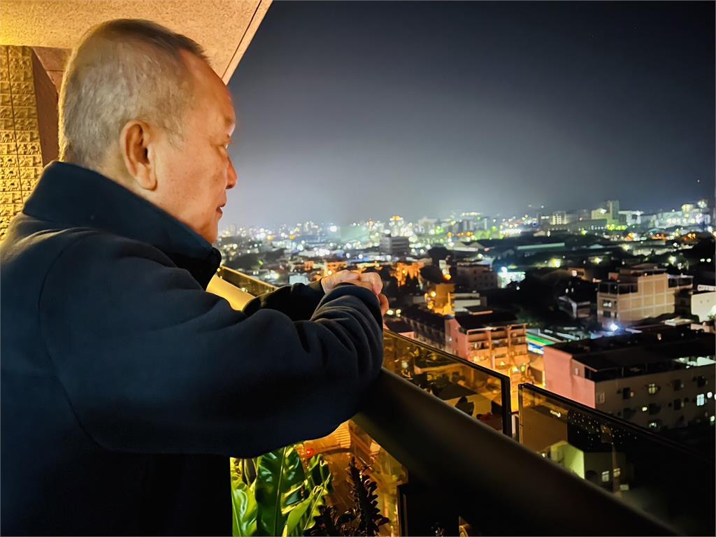 徐耀昌今（11）天現身強調，他過去支持國民黨，這次退黨是為了促使國民黨改進，「我們苗栗欠民進黨一個人情。」並呼籲選民冷靜看待下屆總統選舉，尋找最適合的領袖。 圖：徐耀昌臉書粉專
