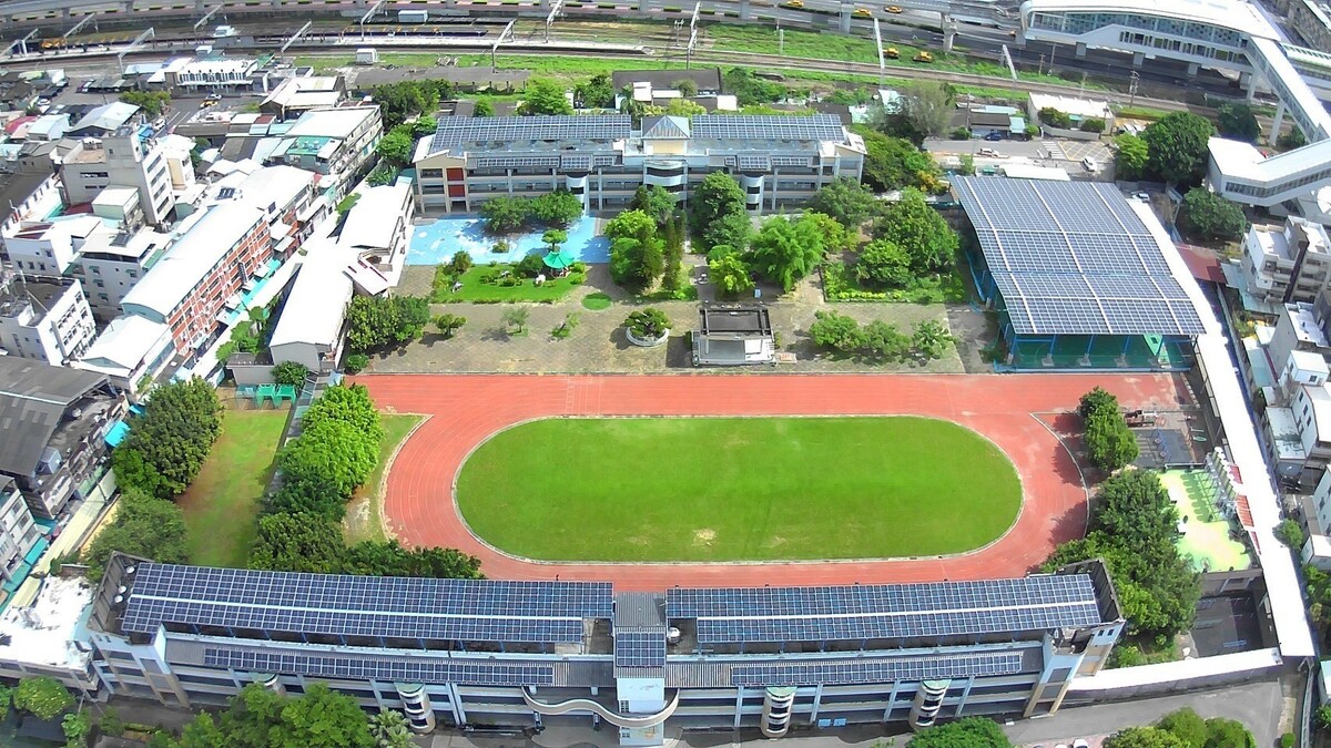 台中市推動校園設置太陽能板成效良好。 台中市政府/提供