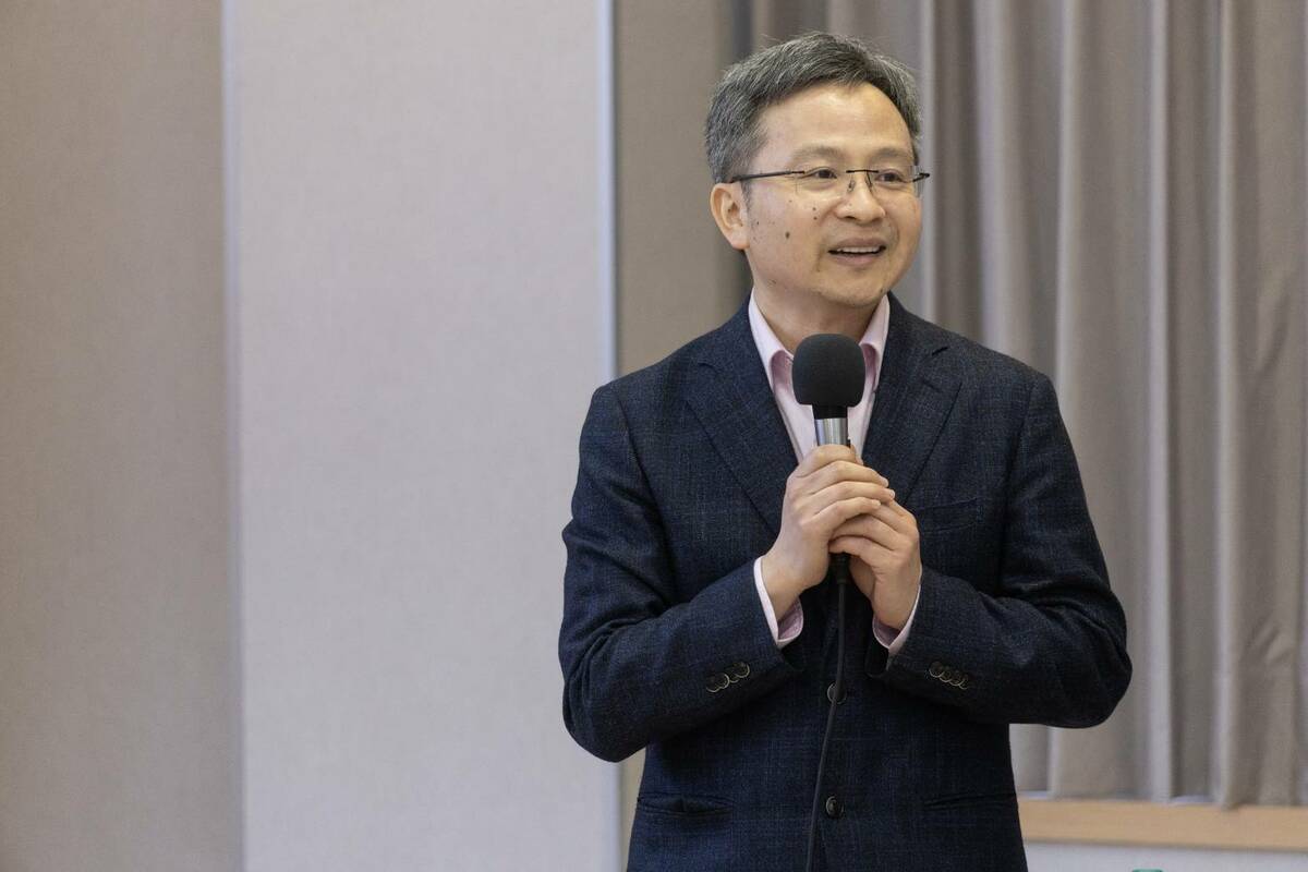 加拿大的YouTuber文昭表示，台灣的現況和成就不是靠習近平給出的善意，而每次台灣一有重大事件，中國就老調重彈端出台獨議題來打壓台灣，這已經了無新意。 圖：信民兩岸研究協會提供。