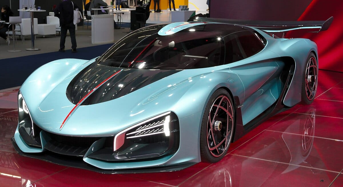 中國汽車工業協會近期發布的數據顯示，中國 2023 年汽車產銷量首次雙雙突破 3,000 萬輛，創歷史新高。圖為中國汽車品牌《紅旗》的 S9。 圖：翻攝自維基百科