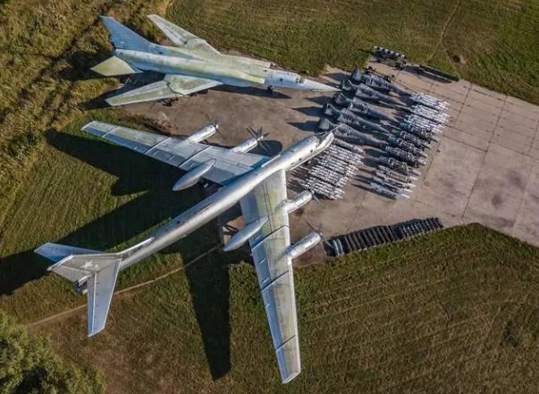 俄軍圖式轟炸機與護航戰鬥機。 圖 : 翻攝自鐵血戰史