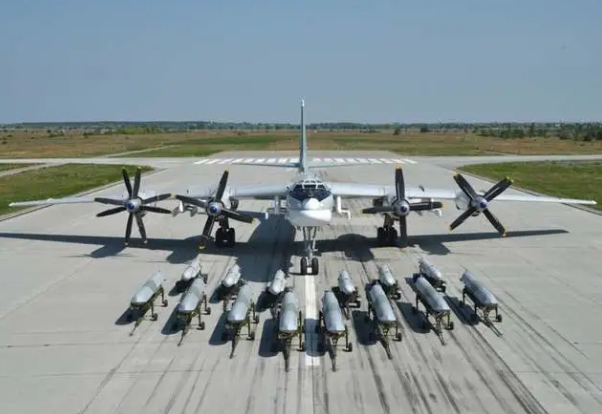 俄軍圖式轟炸機可攜帶大量彈藥。 圖 : 翻攝自鐵血戰史
