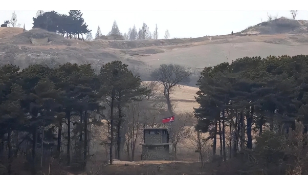 北韓位在北緯38度線的軍事哨所。 圖 : 翻攝自騰訊網/金亮（資料照）