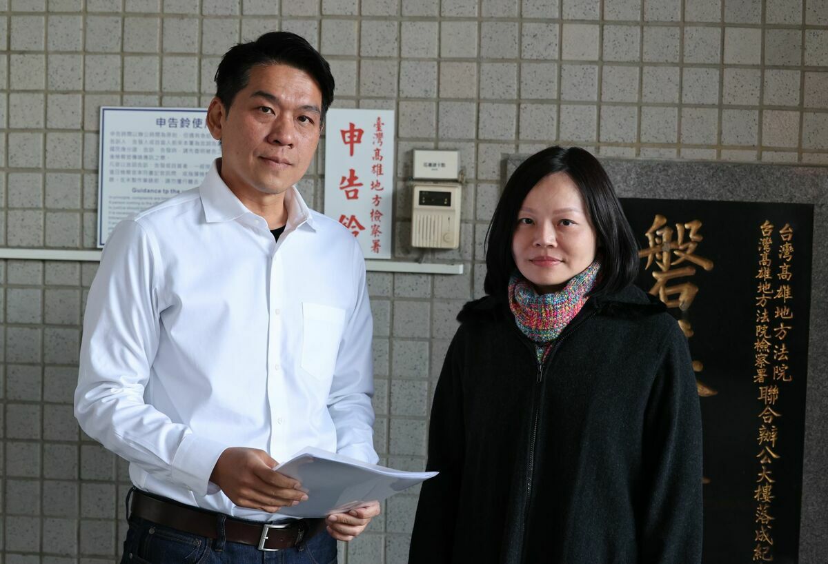 李柏毅(左)、湯詠瑜(右)至雄檢提告。 圖：李柏毅競總/提供