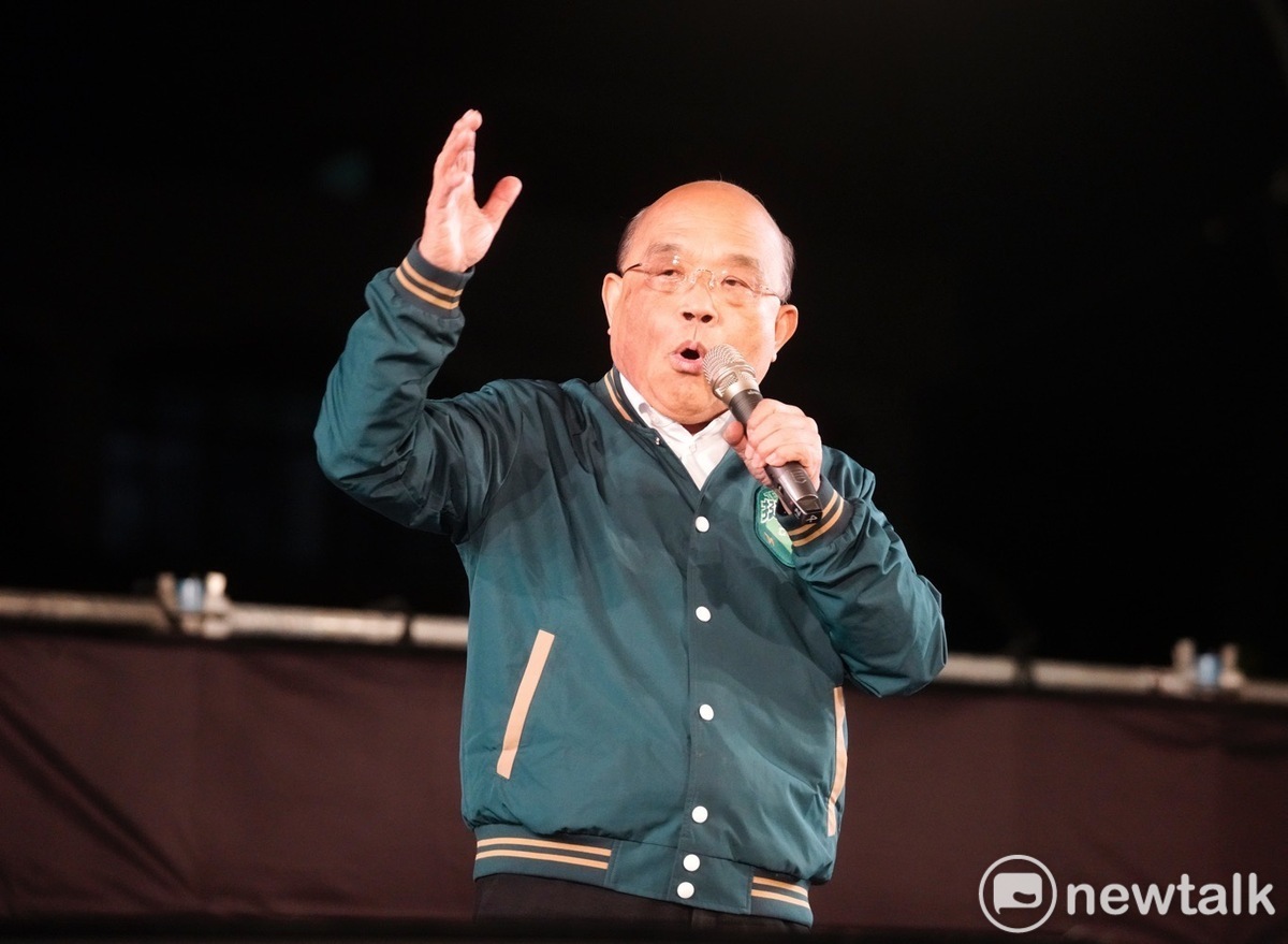 民進黨在凱道舉行選前造勢，蘇貞昌帶領台下超過12萬名支持者喊出「守護台灣，護國有我」口號。 圖：張良一攝（資料照）