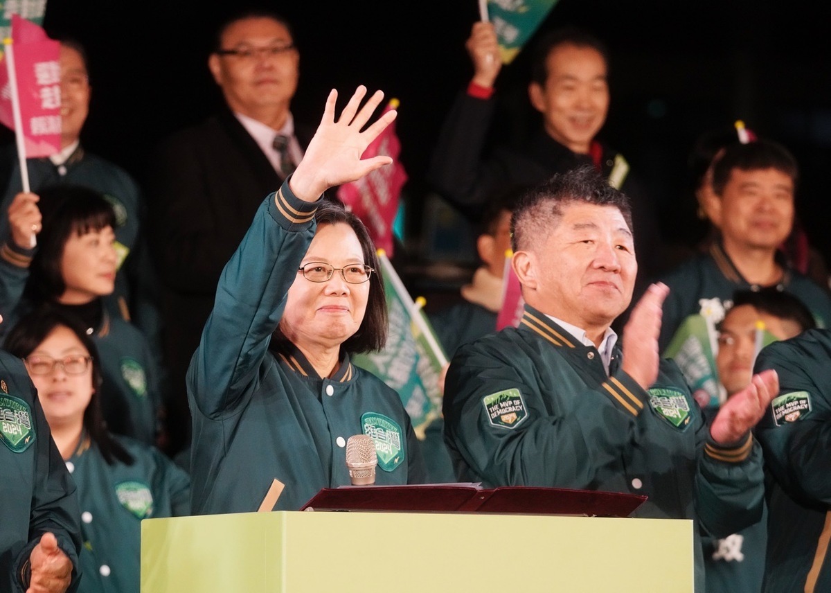 蔡英文總統和前衛福部長陳時中。 圖：張良一/攝