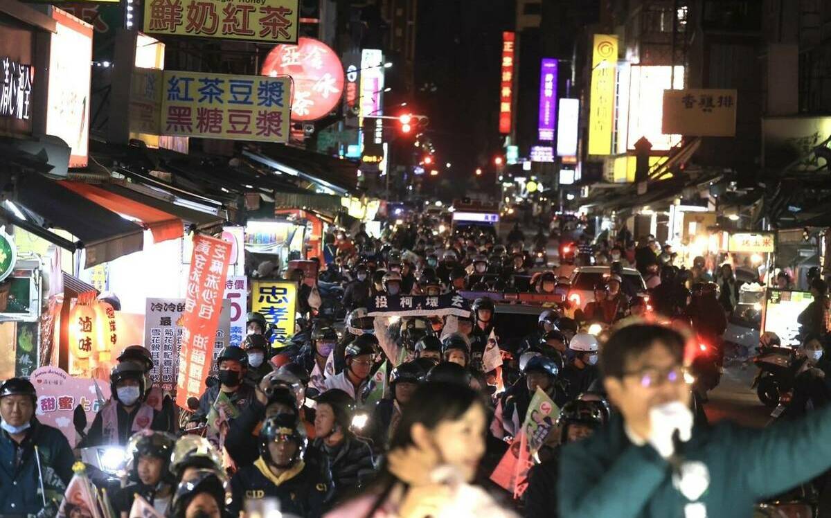 陳其邁合體黃捷嘉年華再現 車掃成行動演唱會高唱《紅豆》