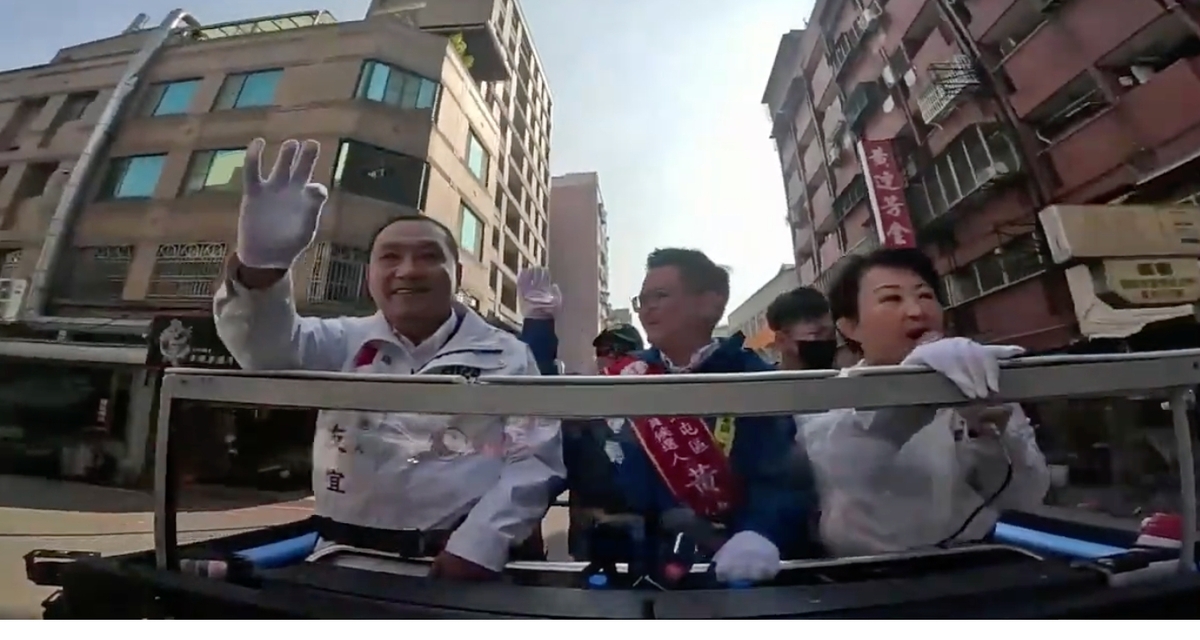 台中市長盧秀燕陪同侯友宜及立委候選人黃健豪車隊掃街。 圖：翻攝侯友宜YT頻道