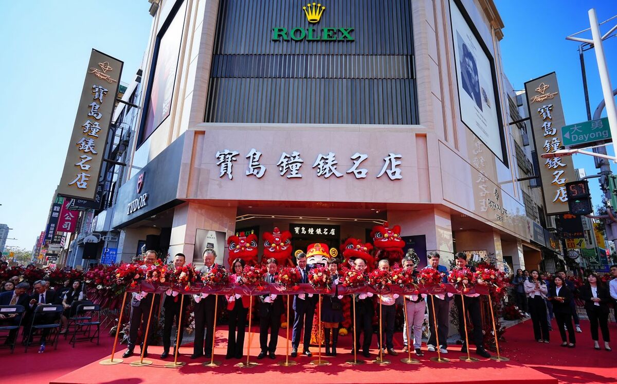 高雄市鹽埕區老店寶島鐘錶第三次改裝重新出發。 圖：寶島鐘錶高雄名店/提供