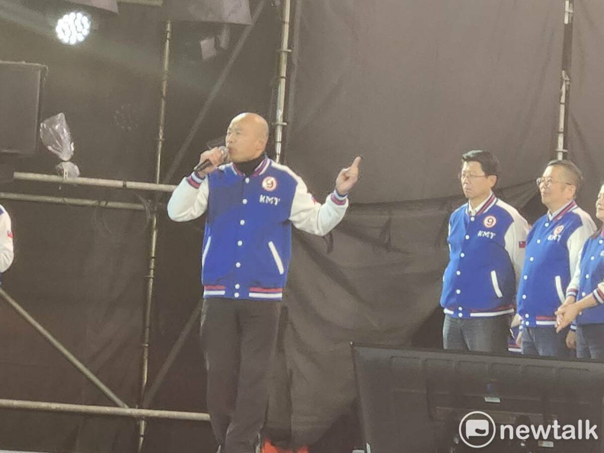 國民黨不分區立委候選人韓國瑜在國民黨選前之夜上台。 圖：黃建豪/攝