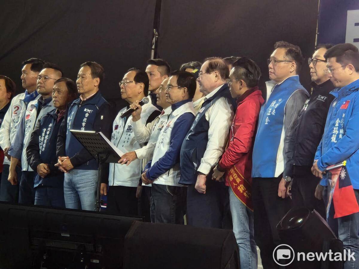 王金平現身國民黨選前之夜，喊話選民集中選票投給會贏會政黨輪替的「侯康配」。 圖：黃建豪/攝