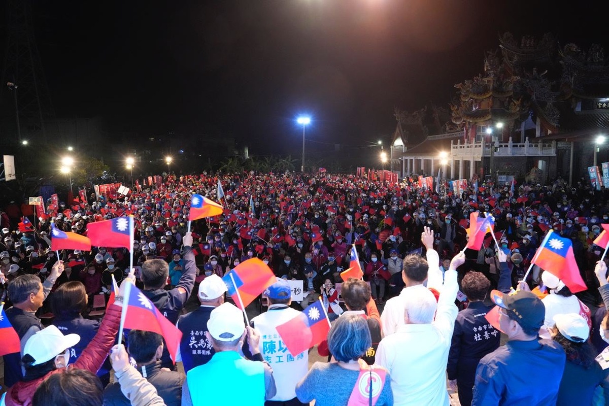 陳以信舉辦「南關線立委選前之夜團結晚會」，現場擠進三千多人，場面熱烈。 圖：陳以信競選總部提供