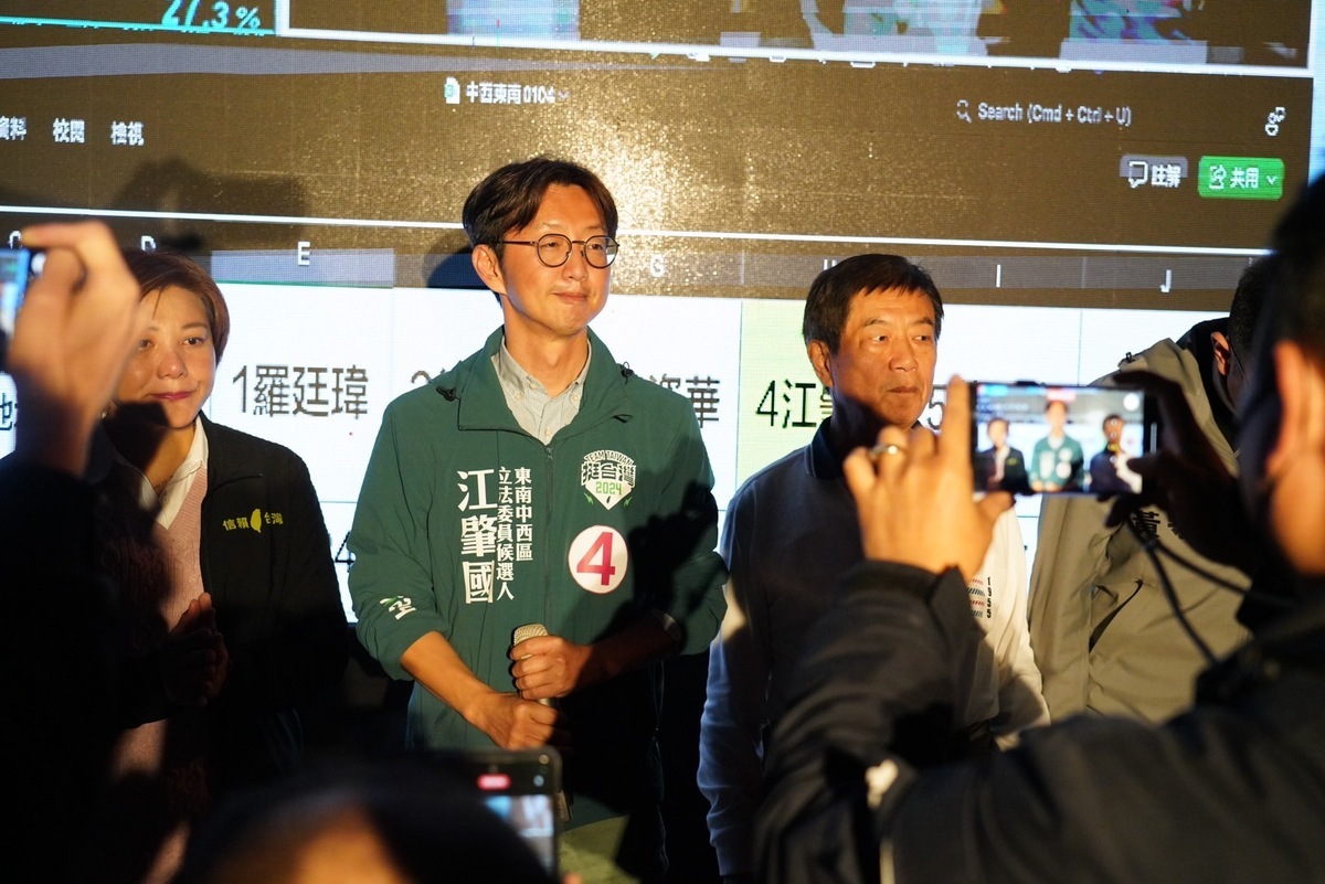 江肇國承認敗選，現場氣氛凝重。 江肇國競總/提供