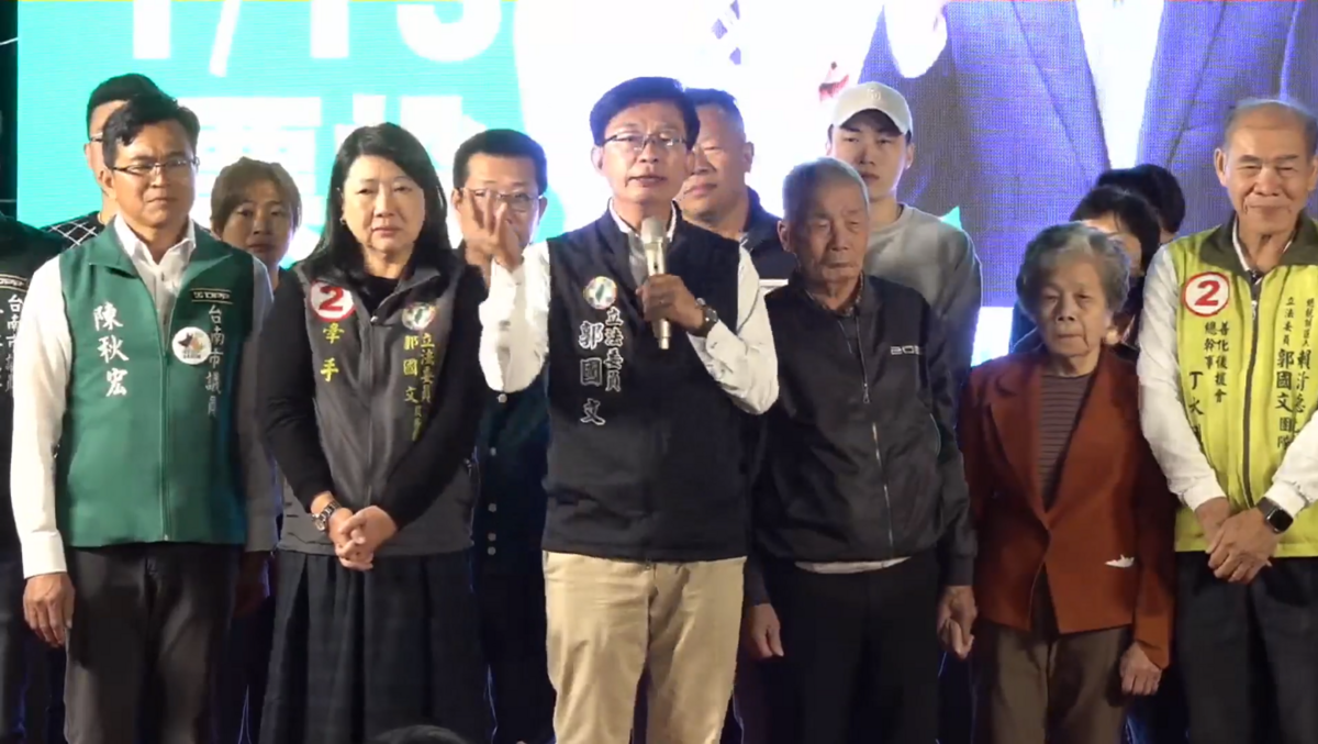 台南第二選區激戰過後，由民進黨候選人郭國文自行宣布當選。 圖：取自 郭國文 臉書開票直播