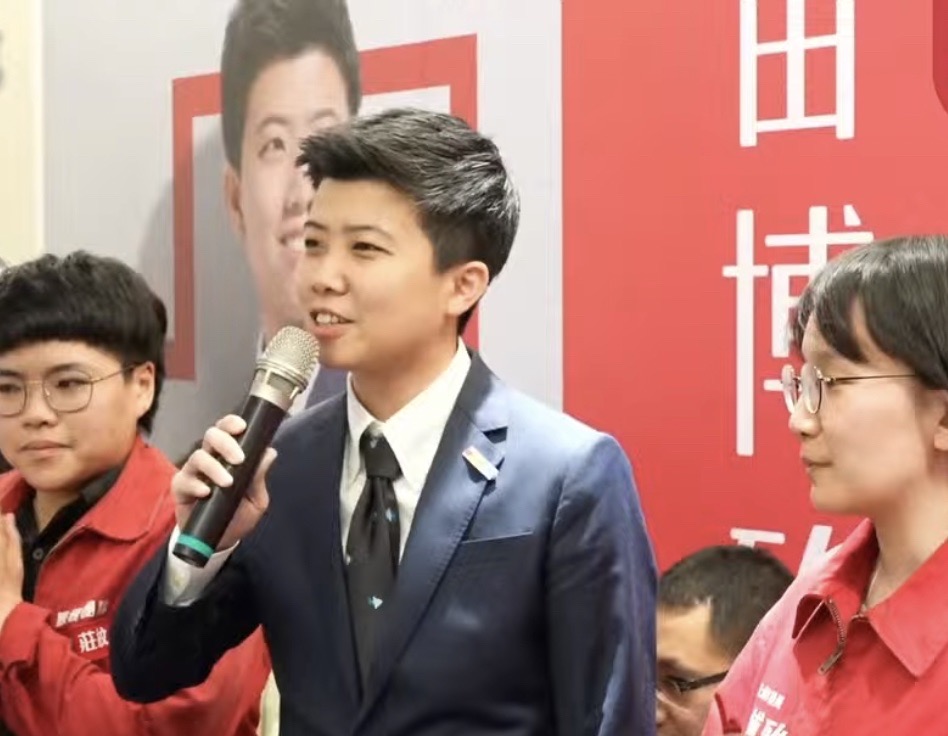 台北市第6選區（大安區）立委候選人苗博雅說：「我們證明了一個小黨出身的立法委員參選人，能在一再被視為深藍鐵板一塊的大安區獲得史上最好的成績，我們雖然沒有在這一步就跨到我們要的那一步，但我們終究還是往前了一步。」 圖：截自苗博雅youtube直播。