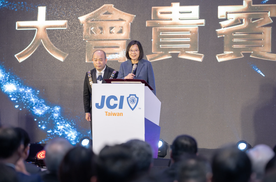 蔡英文出席「國際青商會中華民國總會第72屆總會長暨理監事就職典禮」。 圖：總統府提供
