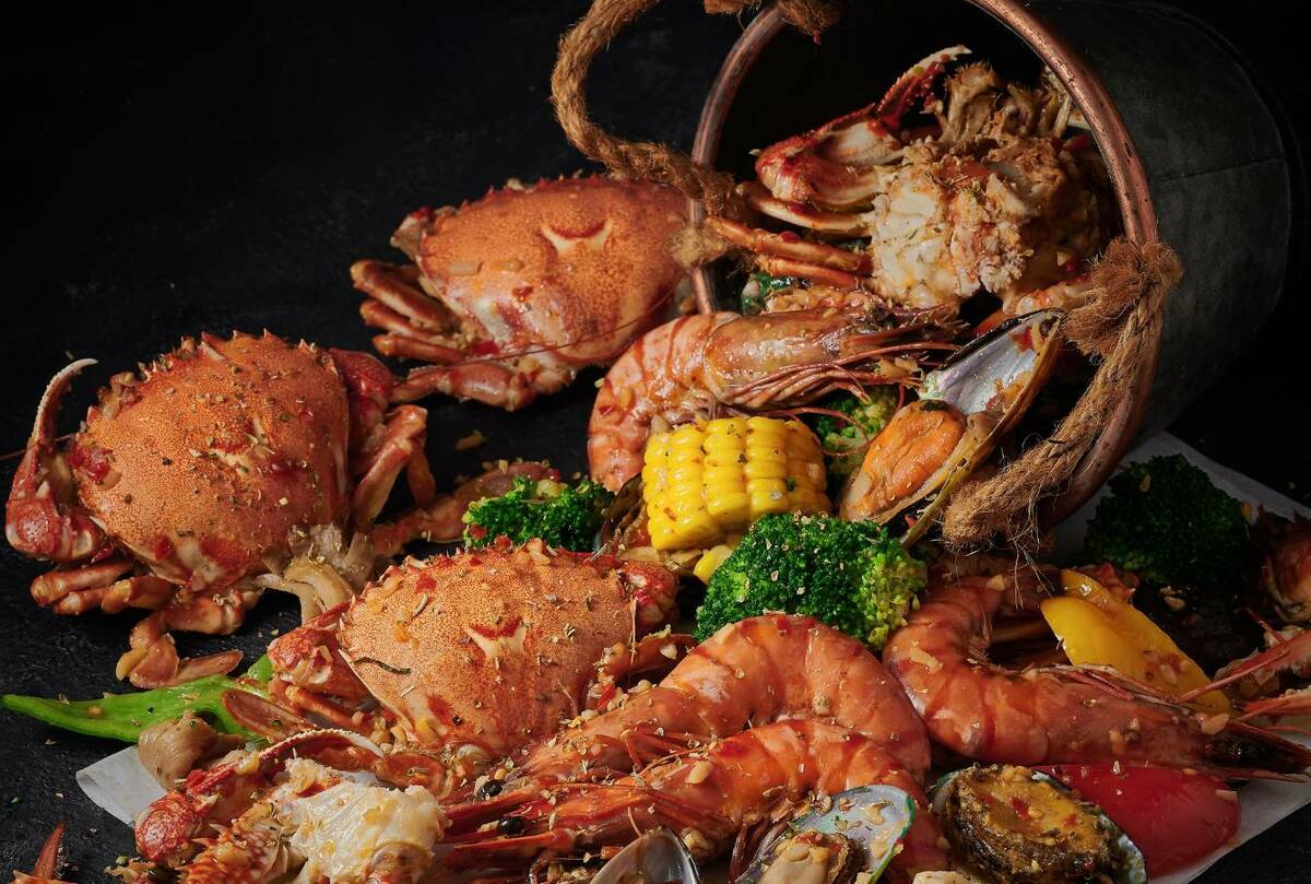 溫莎咖啡廳自助BUFFET推出豪華系浮誇手抓海鮮桶。 裕元酒店/提供