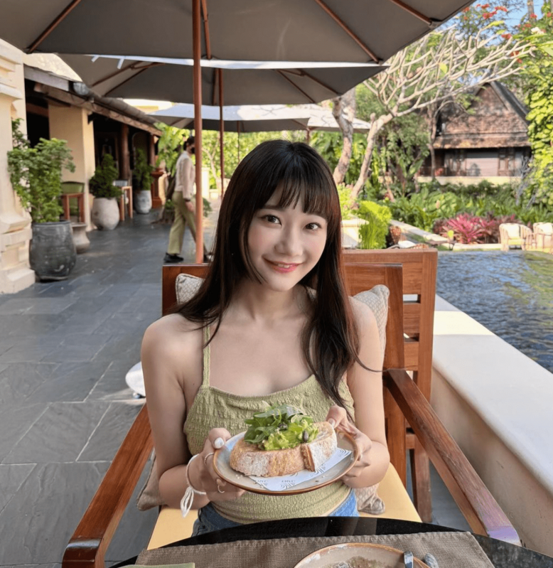 2024總統大選，百萬YouTuber「愛莉莎莎」多次表態支持候選人柯文哲。 圖：翻攝自愛莉莎莎IG
