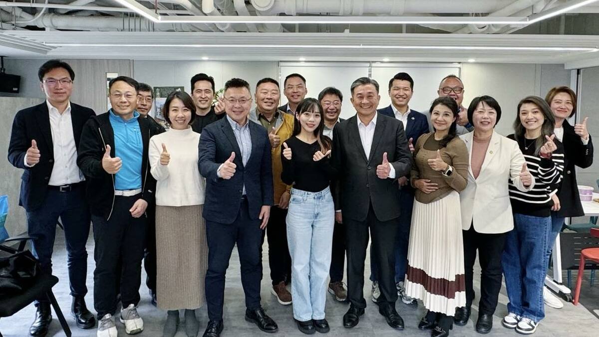 民進黨新科立委黃捷加入黨內派系湧言會。 圖：翻攝自王定宇臉書